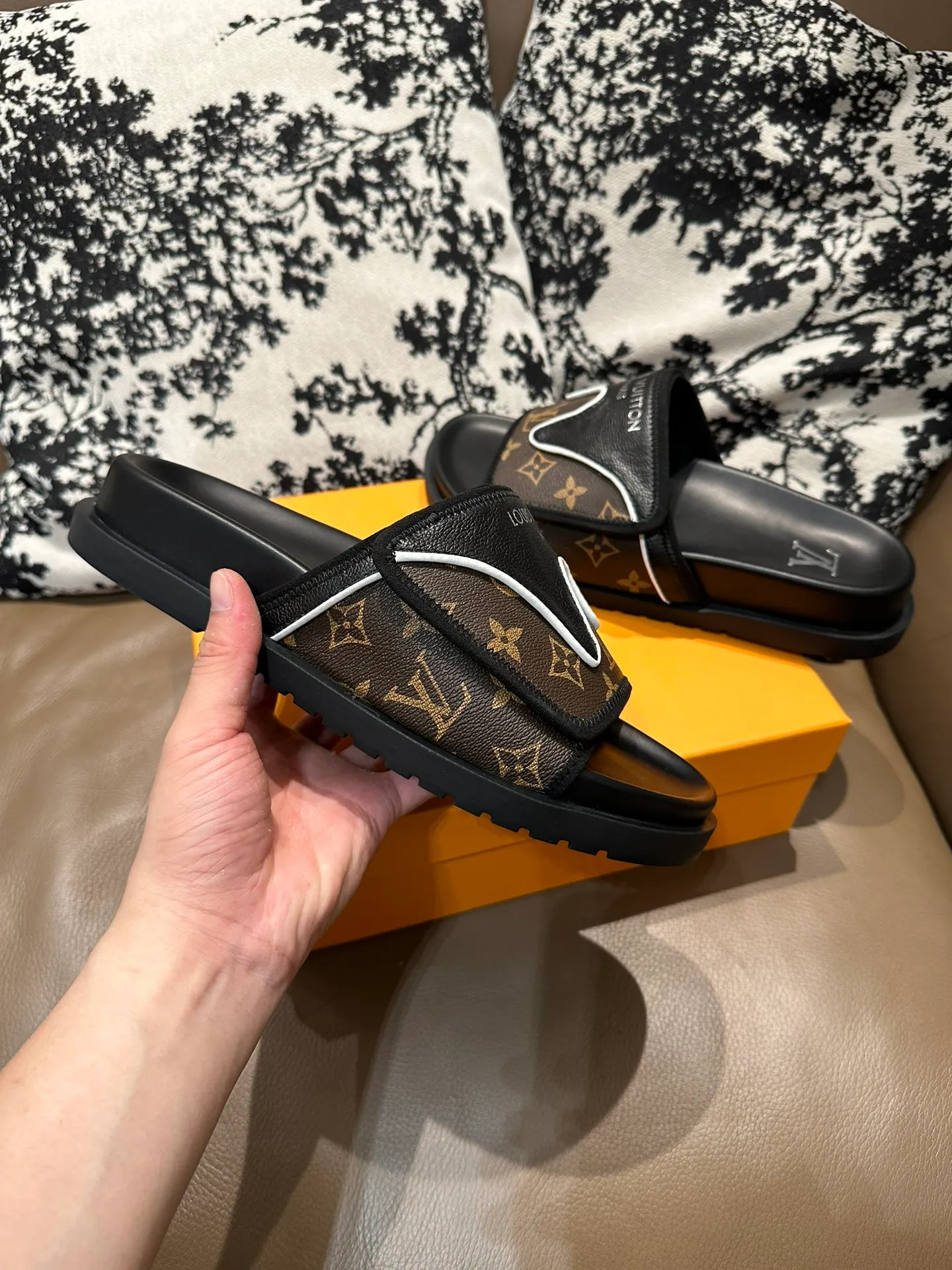 Men's shoes💰340💰 LV Velcro new style, cowhide surface, sheepskin lining, size 36-46